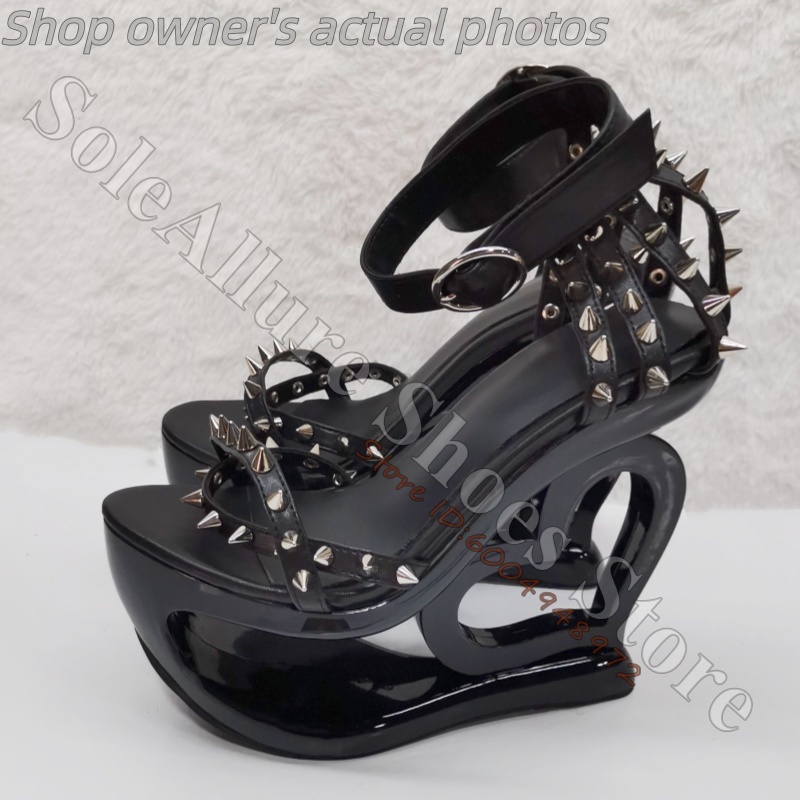 핫핑크 스파이크 스터드 케이지 하트 컷아웃 웨지 샌들  - Metallic Heel Sandal 리뷰 및 가격