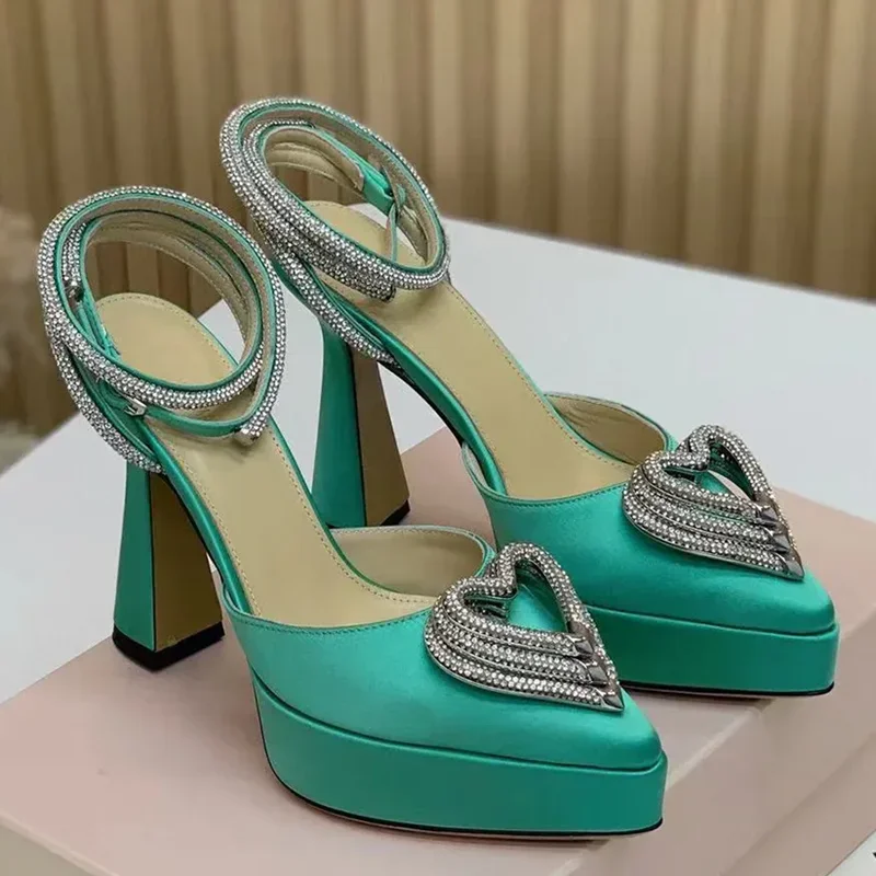 플랫폼 크리스탈 사랑 장식 샌들 섹시한 지적 발가락 얇 - Metallic Heel Sandal 리뷰 및 가격